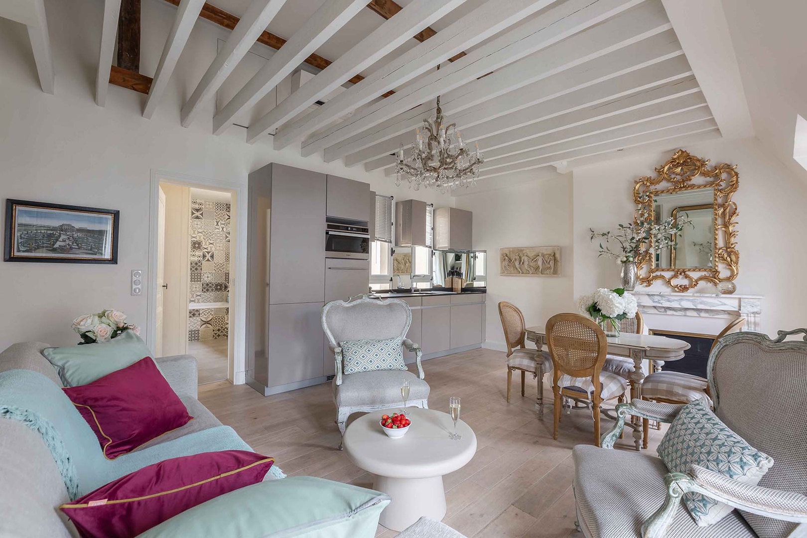 Open plan kitchen and dining area are well-designed for cooks.