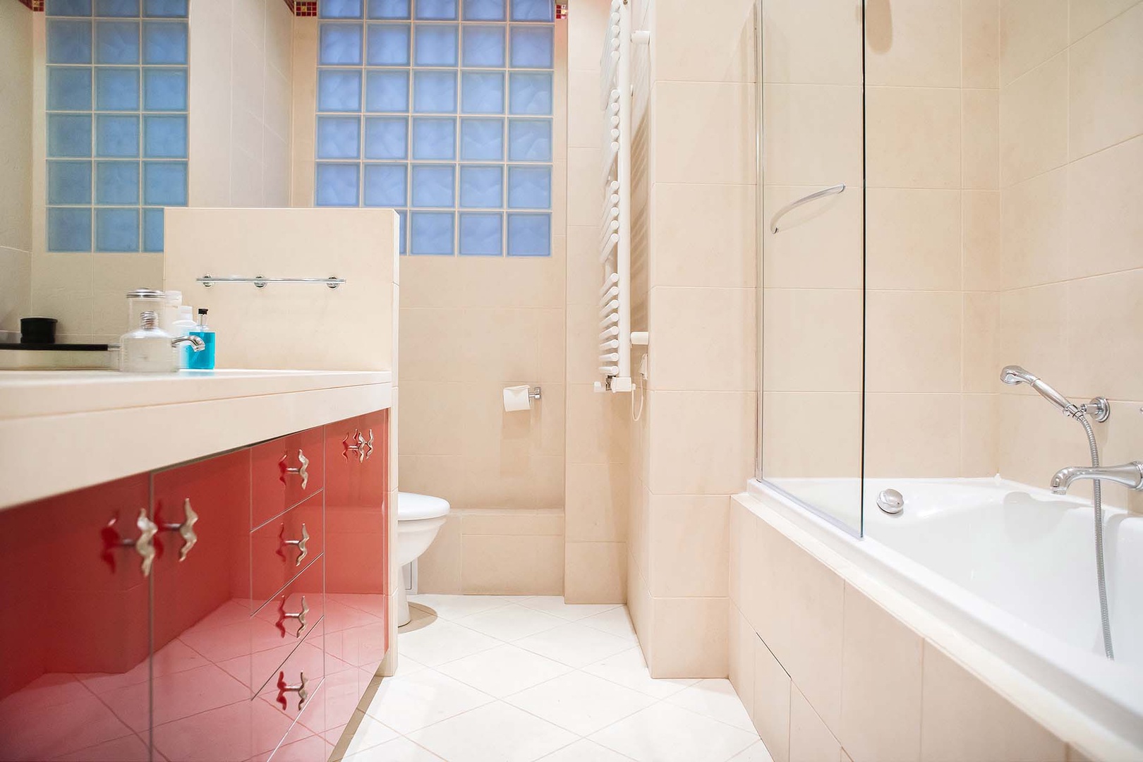 Bathroom 1 with combination bathtub/shower
