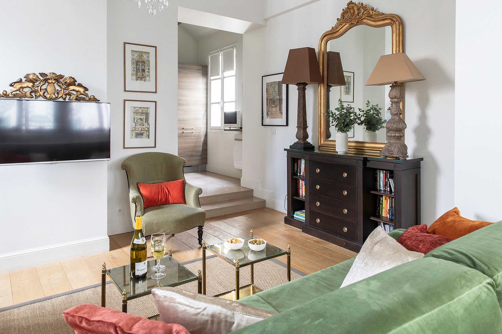 The apartment offers a peaceful and relaxing stay right in the center of Paris.