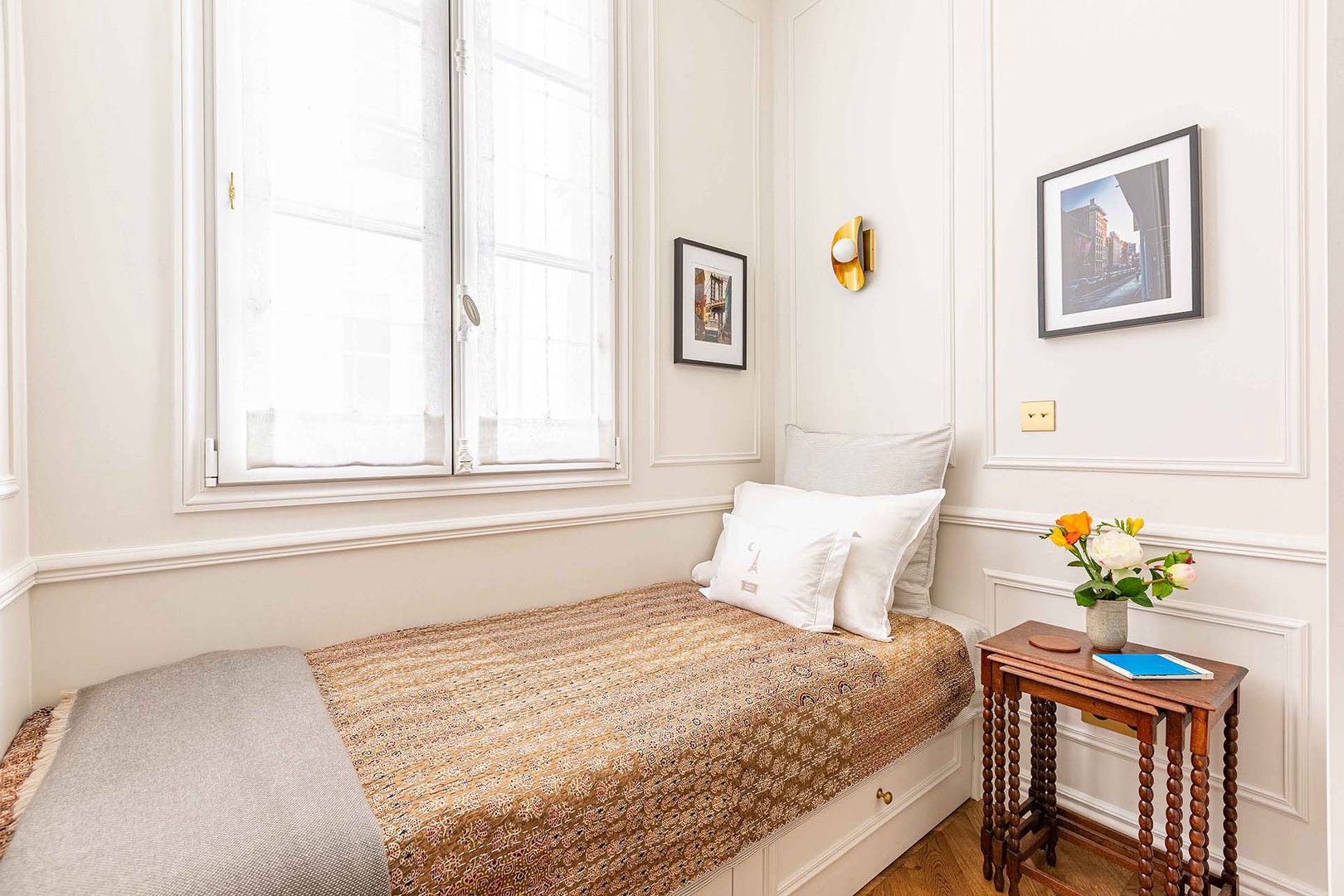 Sitting area can also be an additional sleeping space.