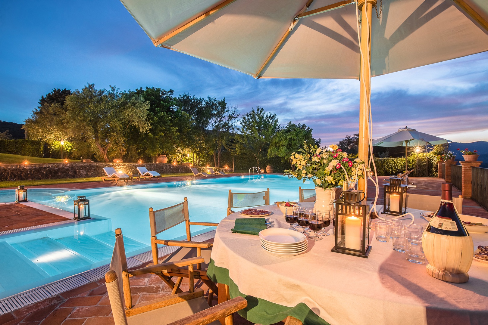 Al fresco dining in this beautiful poolside setting.