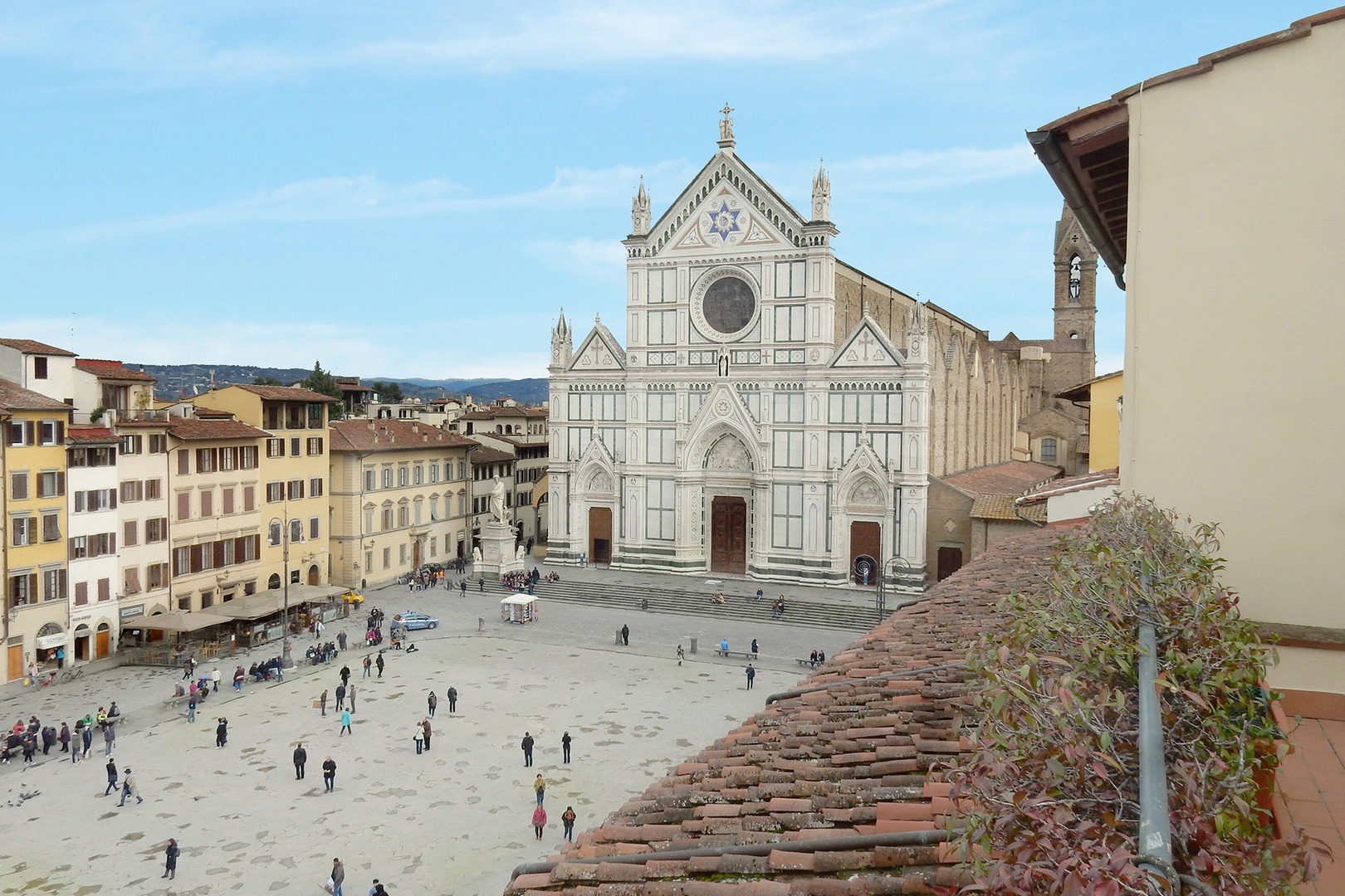 Several apartments in this palazzo have a splendid view of the piazza and basilica.