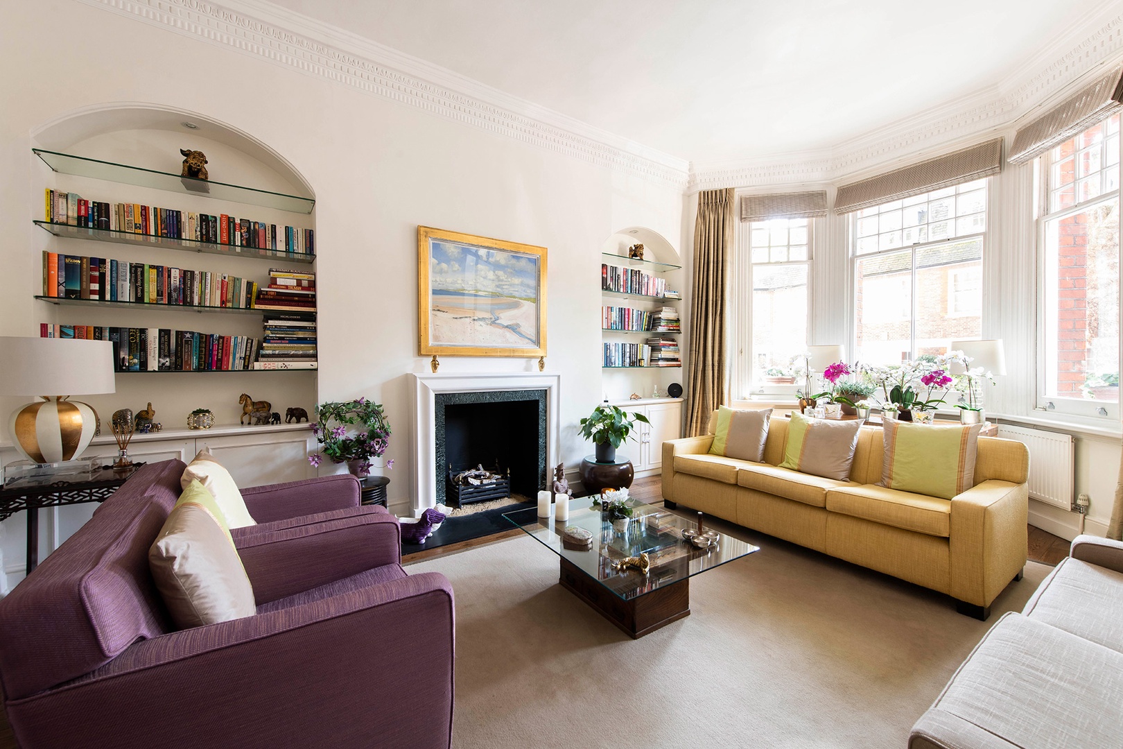 Elegant and bright living room in London vacation rental