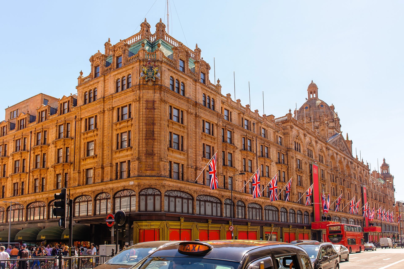 Famous Harrods Department Store close by