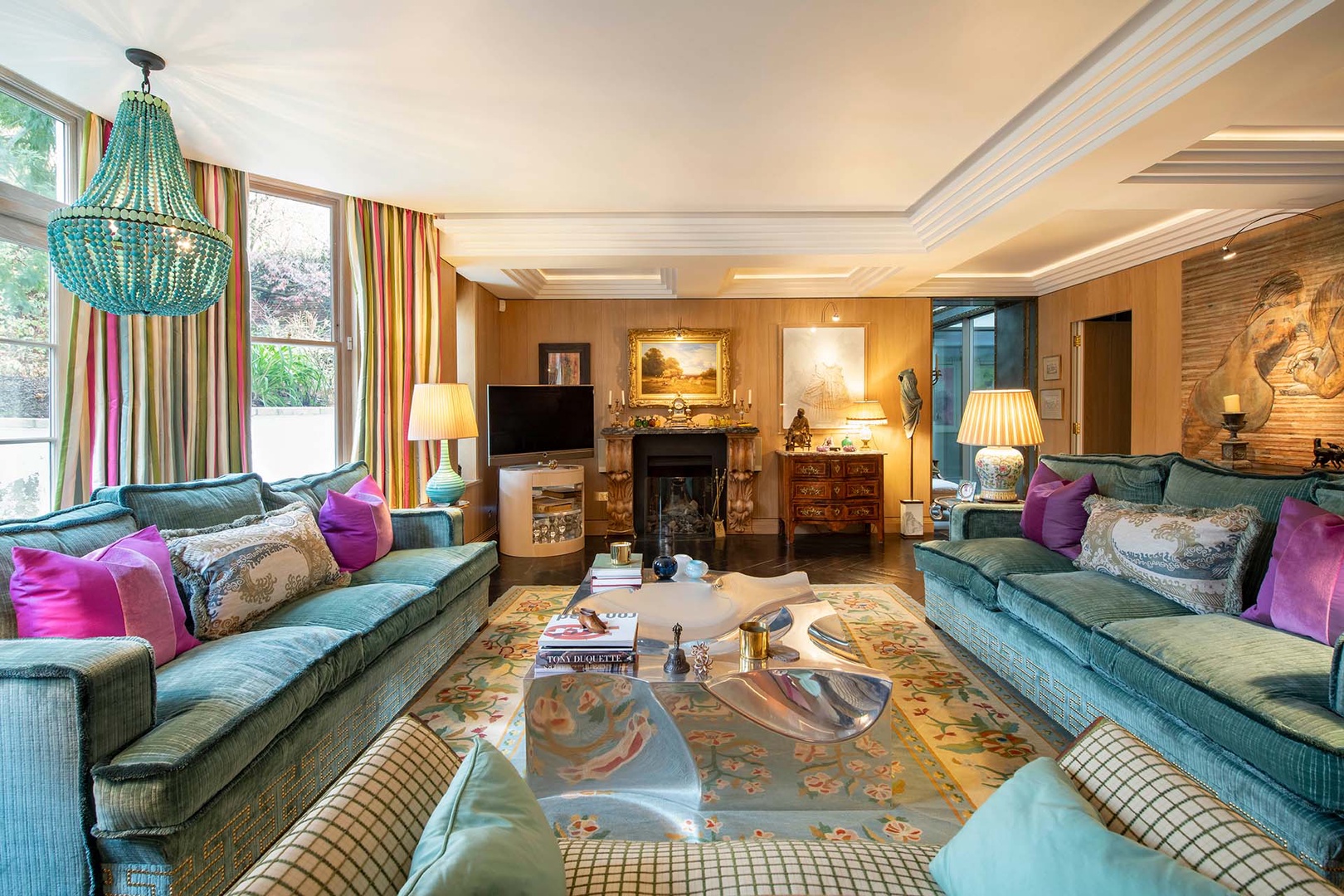 Welcome to the elegant Phillimore apartment in Kensington.