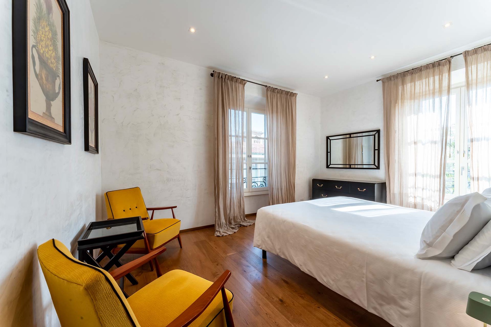 Light-filled room with view of the Santa Croce Basilica.