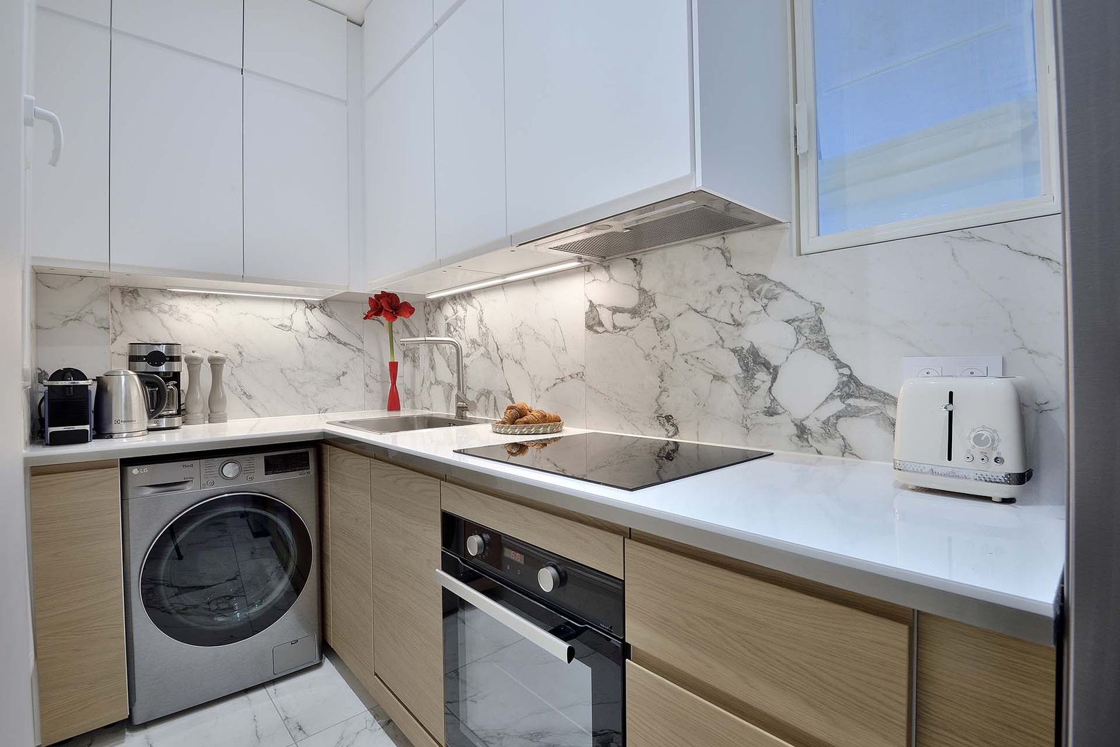 Modern kitchen also includes a washer/dyer combo.