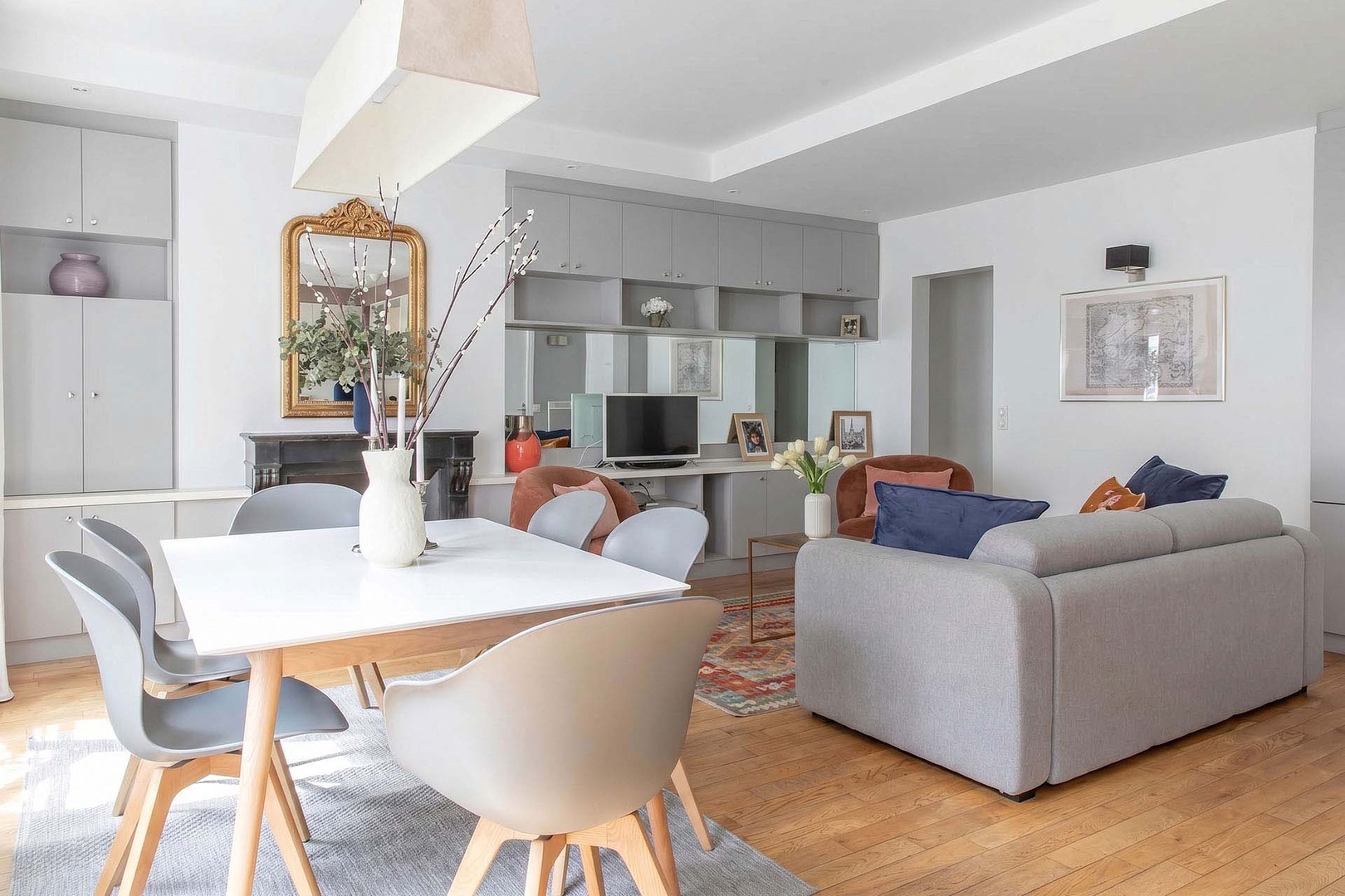 Open plan design is convenient and practical.