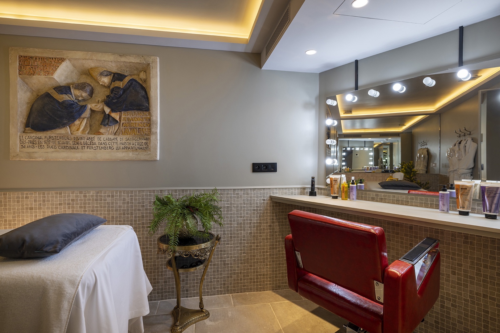 Spa treatments and hairdressing services can be arranged.