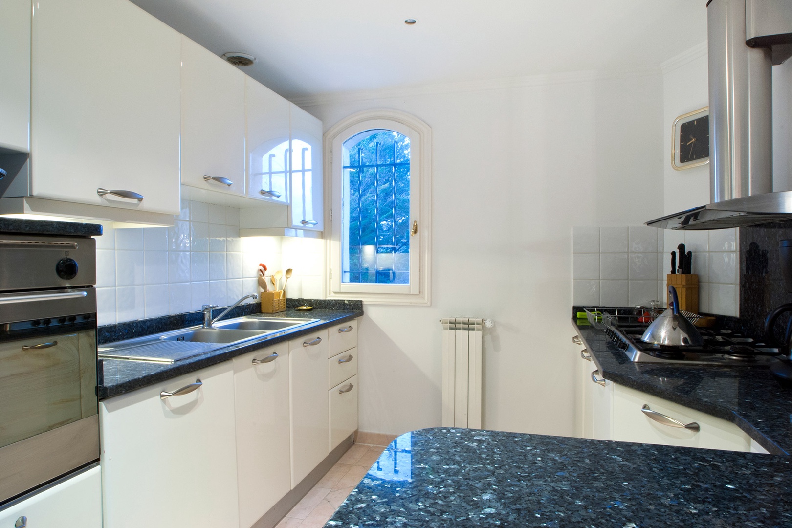 Main kitchen, fully equipped with everything you need
