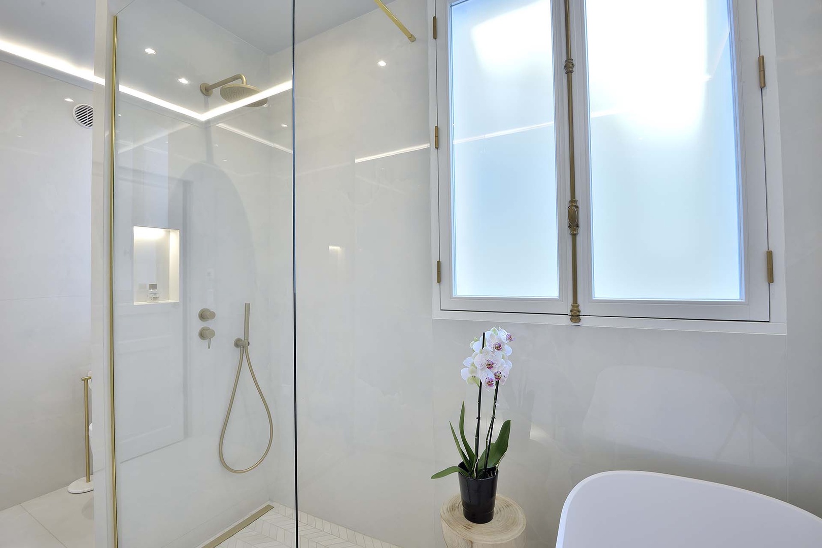 Bathroom 2 also features a shower and underfloor heating.