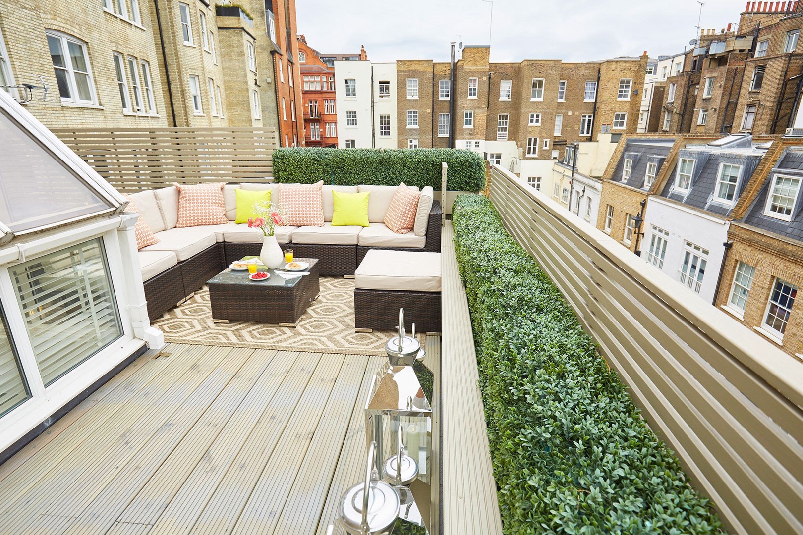 Relax in style on this expansive rooftop terrace