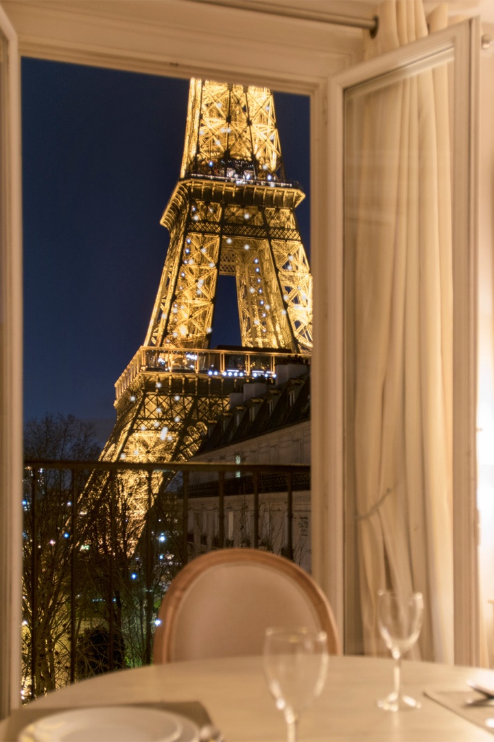 Watch the Eiffel Tower sparkle at night!