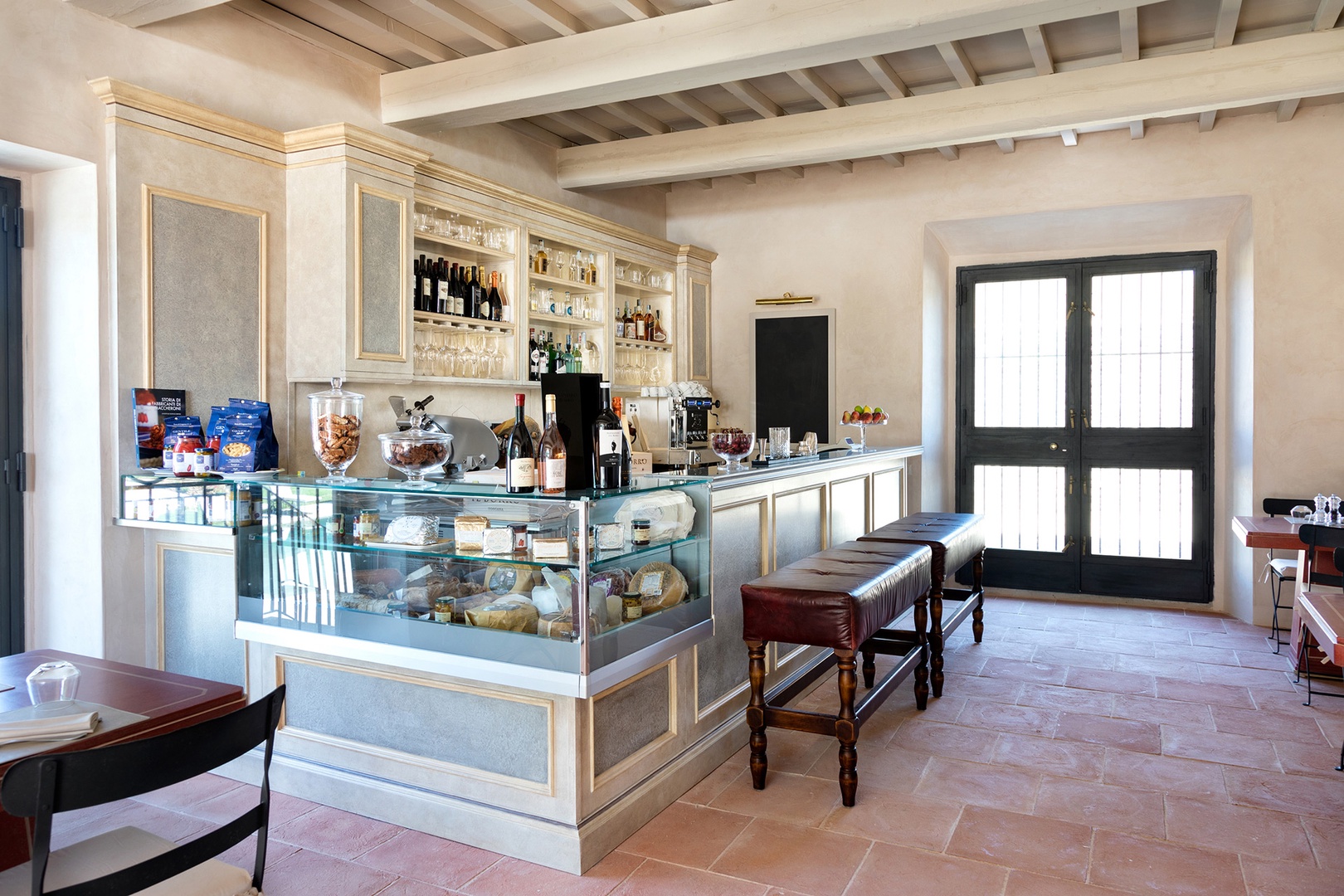 On-site bistro serves delicious Tuscan specialties. The shop offers local wine & products.