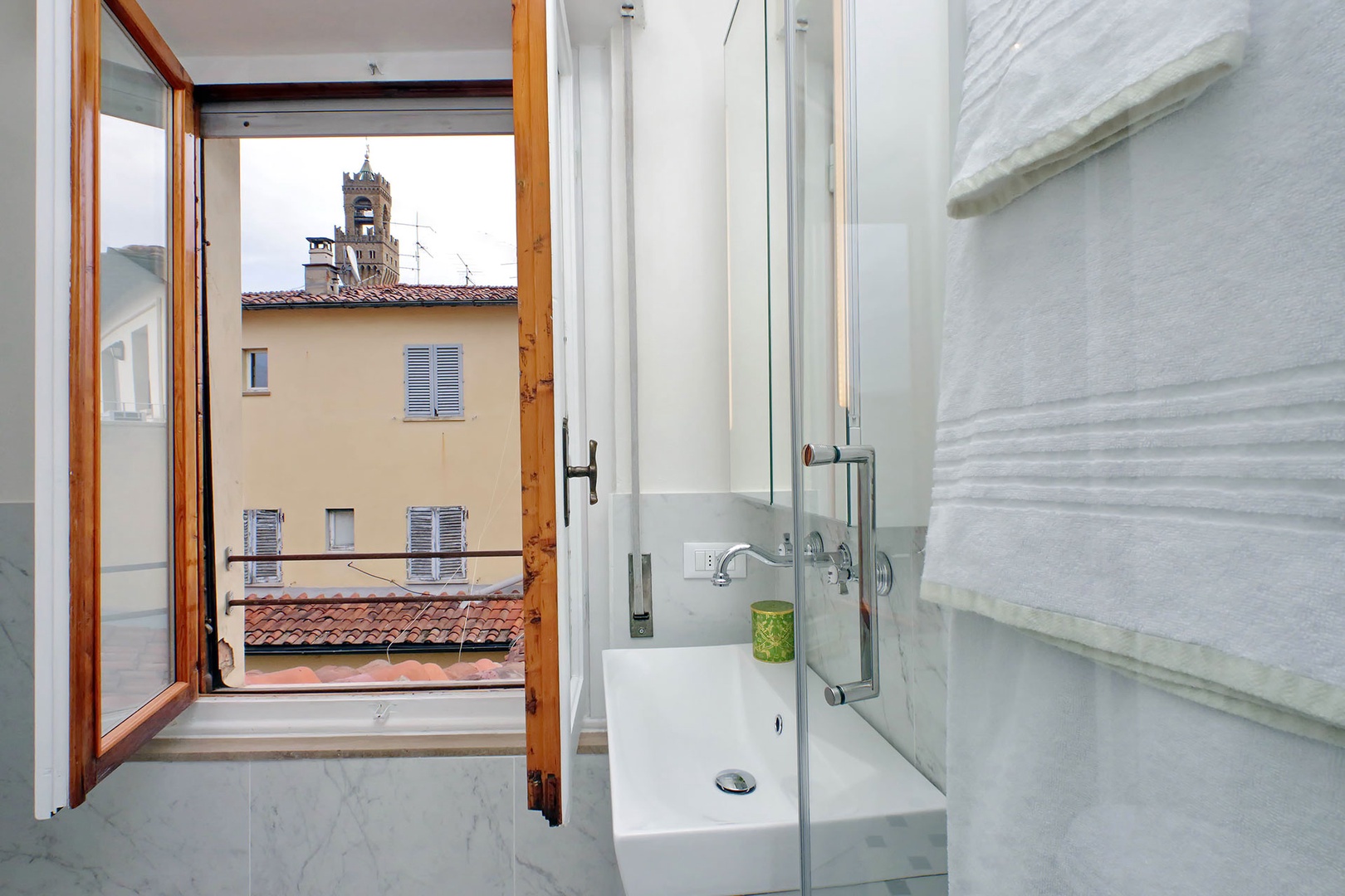 Enjoy views of the Piazza della Signoria belltower from the bathroom as well.