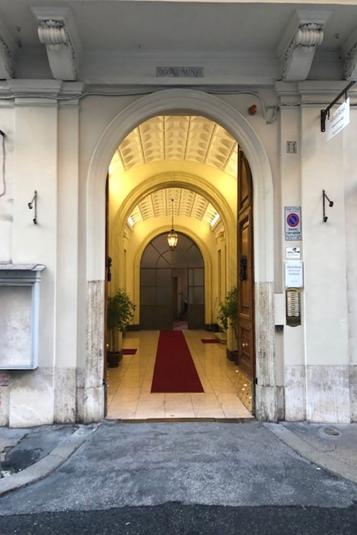 Dolce Vita is located in a historic palazzo near the Spanish Steps.