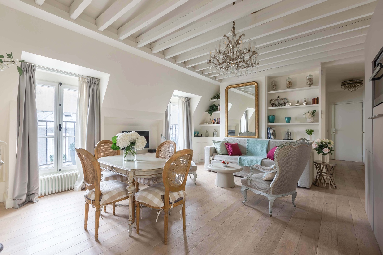 Welcome to the romantic Marcillac in the 7th arrondissement!