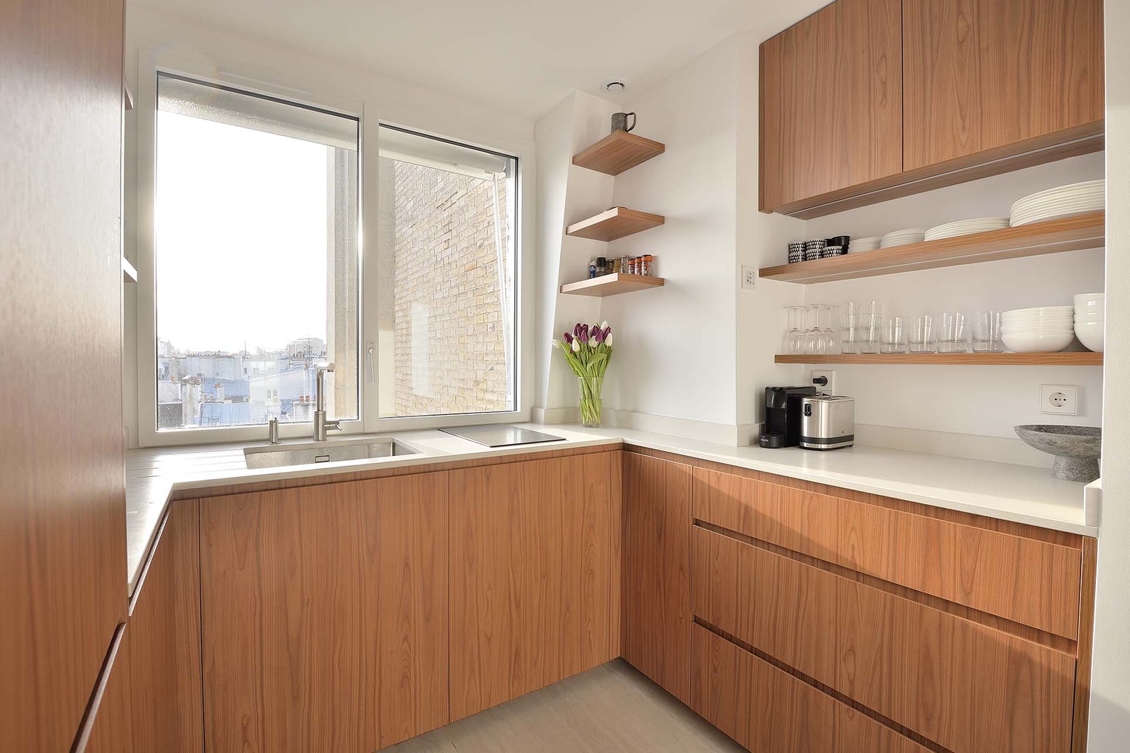 Beautiful light in the modern kitchen.