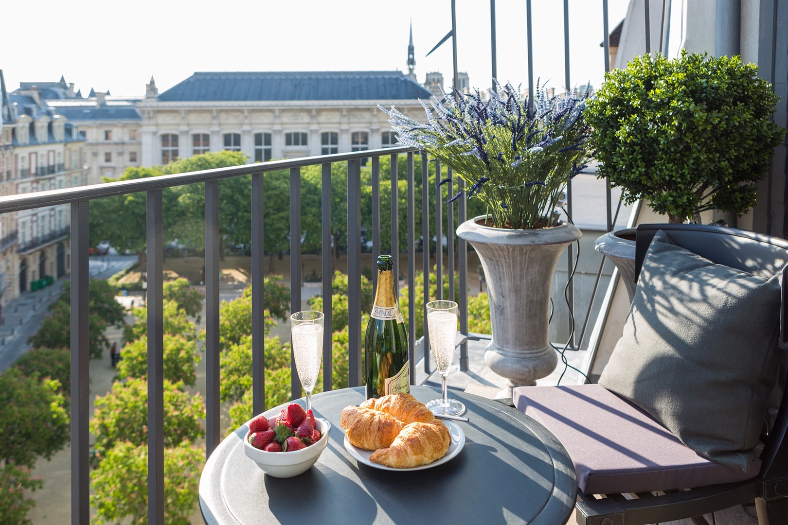 Toast your stay at the Savennières apartment in Paris!