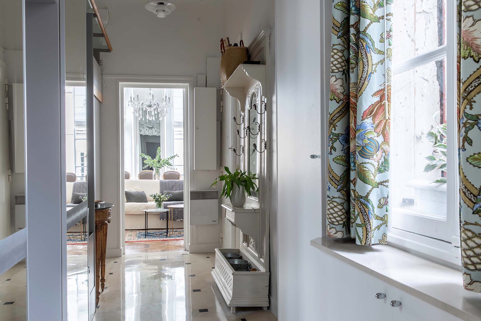 Stylish details in the entryway and hallway.