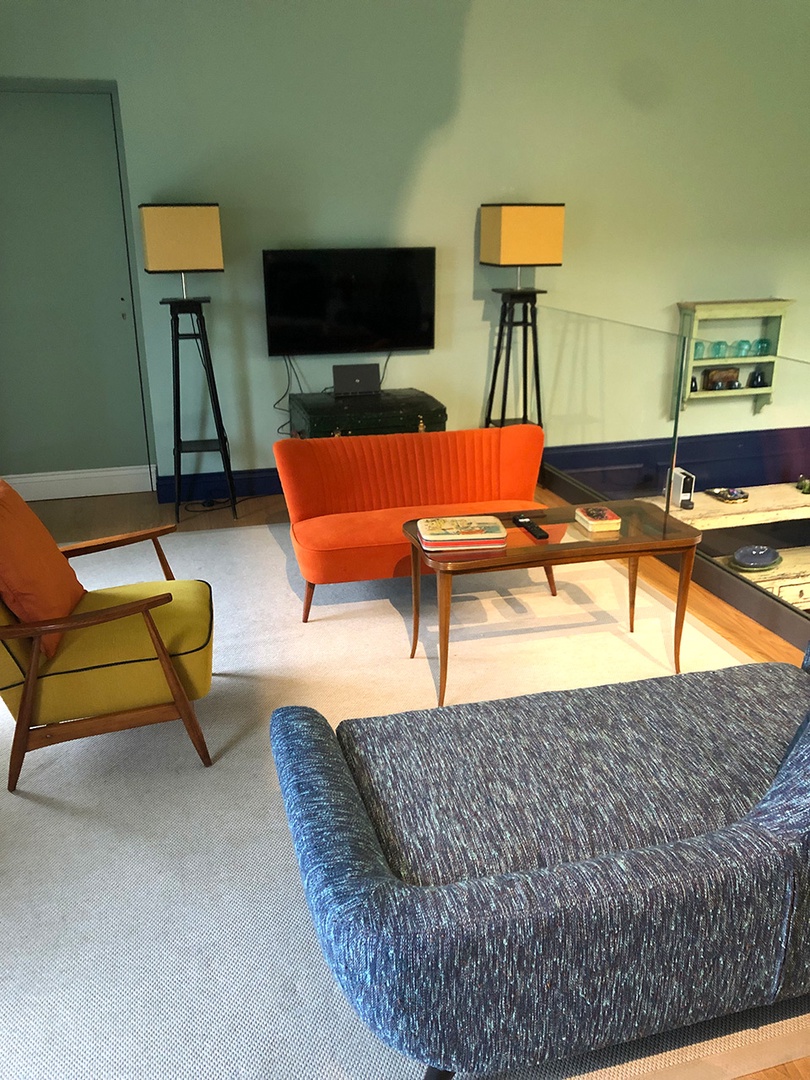 Classy mid-century modern furnishings.