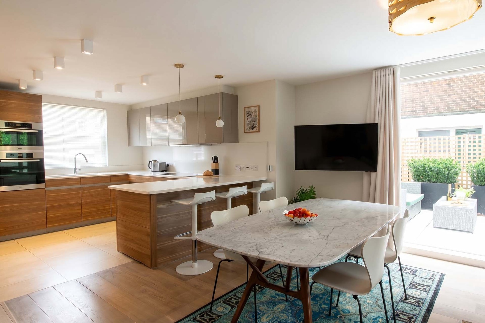 Kitchen and open plan dining area for casual meals.