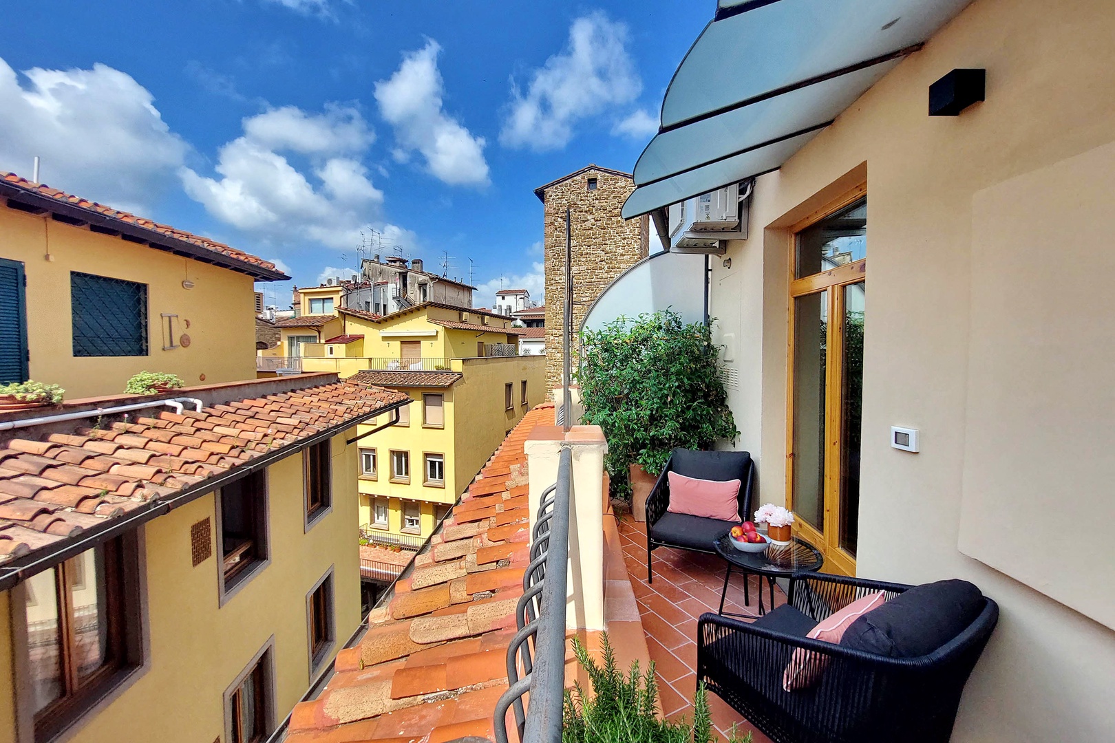 Lovely feature to have this outdoor space in Florence!
