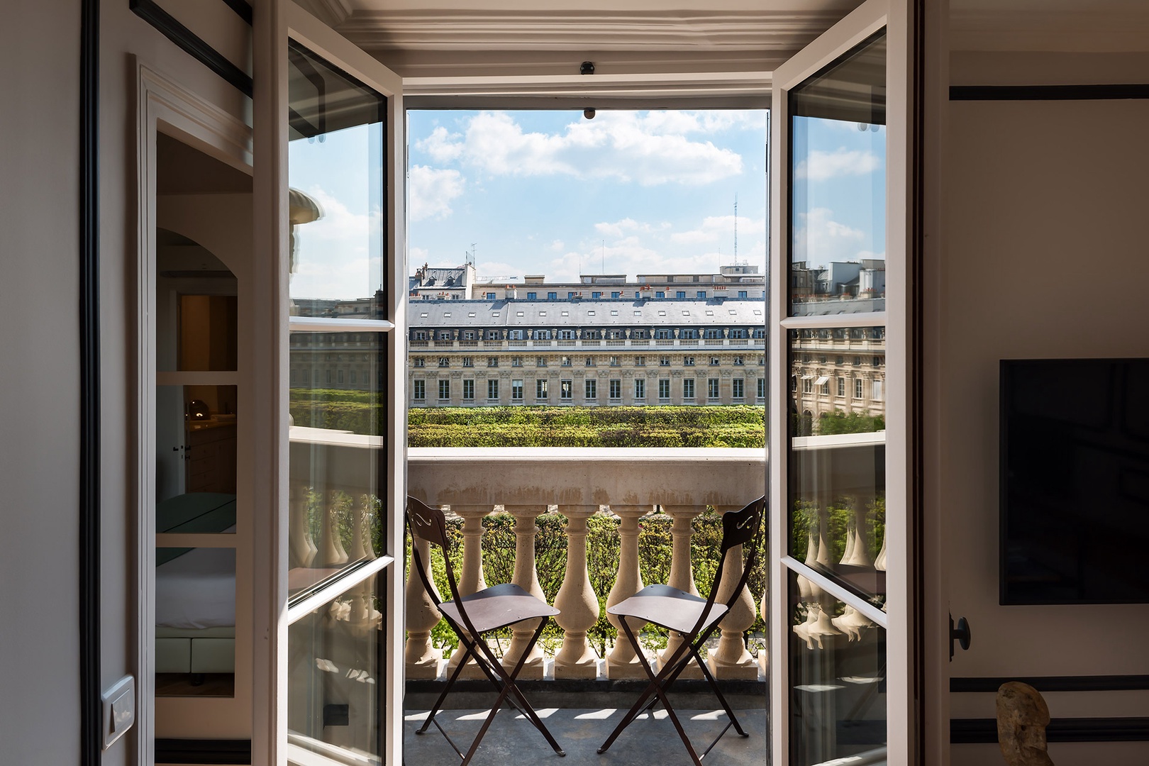 The Chevalier offers a rare opportunity to live in a true Parisian monument!