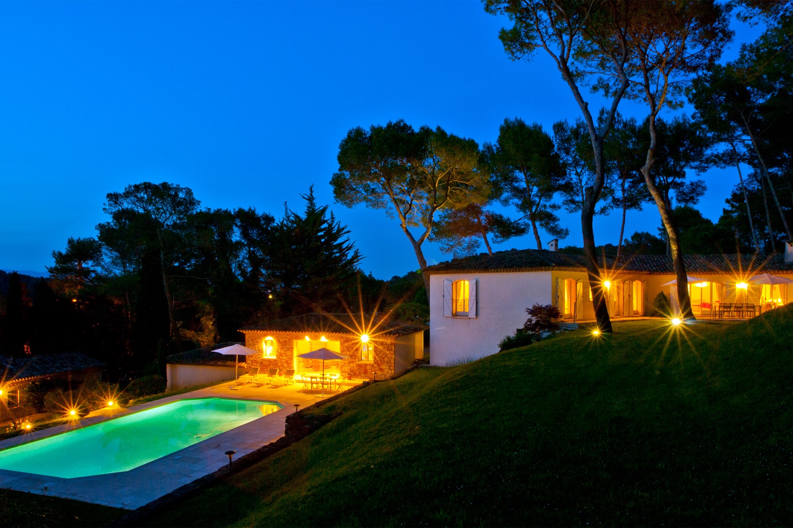 Spend relaxing evenings in this stunning villa