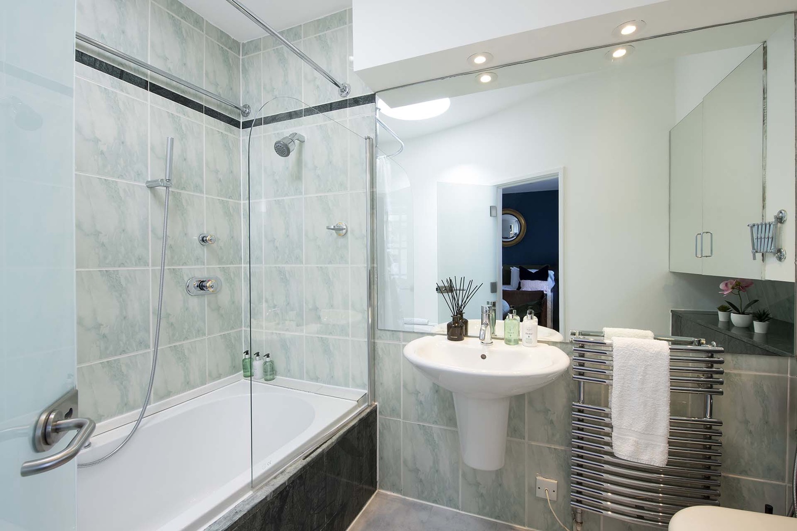 This London mews home has 2.5 bathrooms.