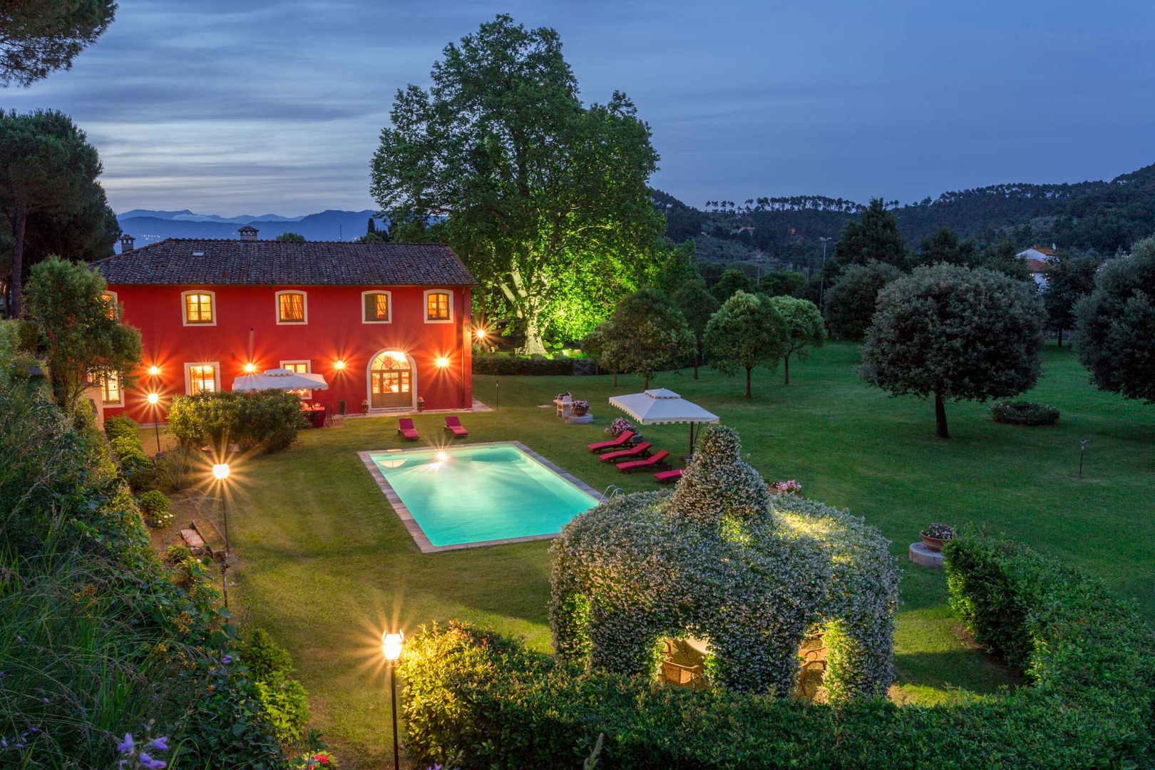 Spend relaxing evenings in this picturesque villa