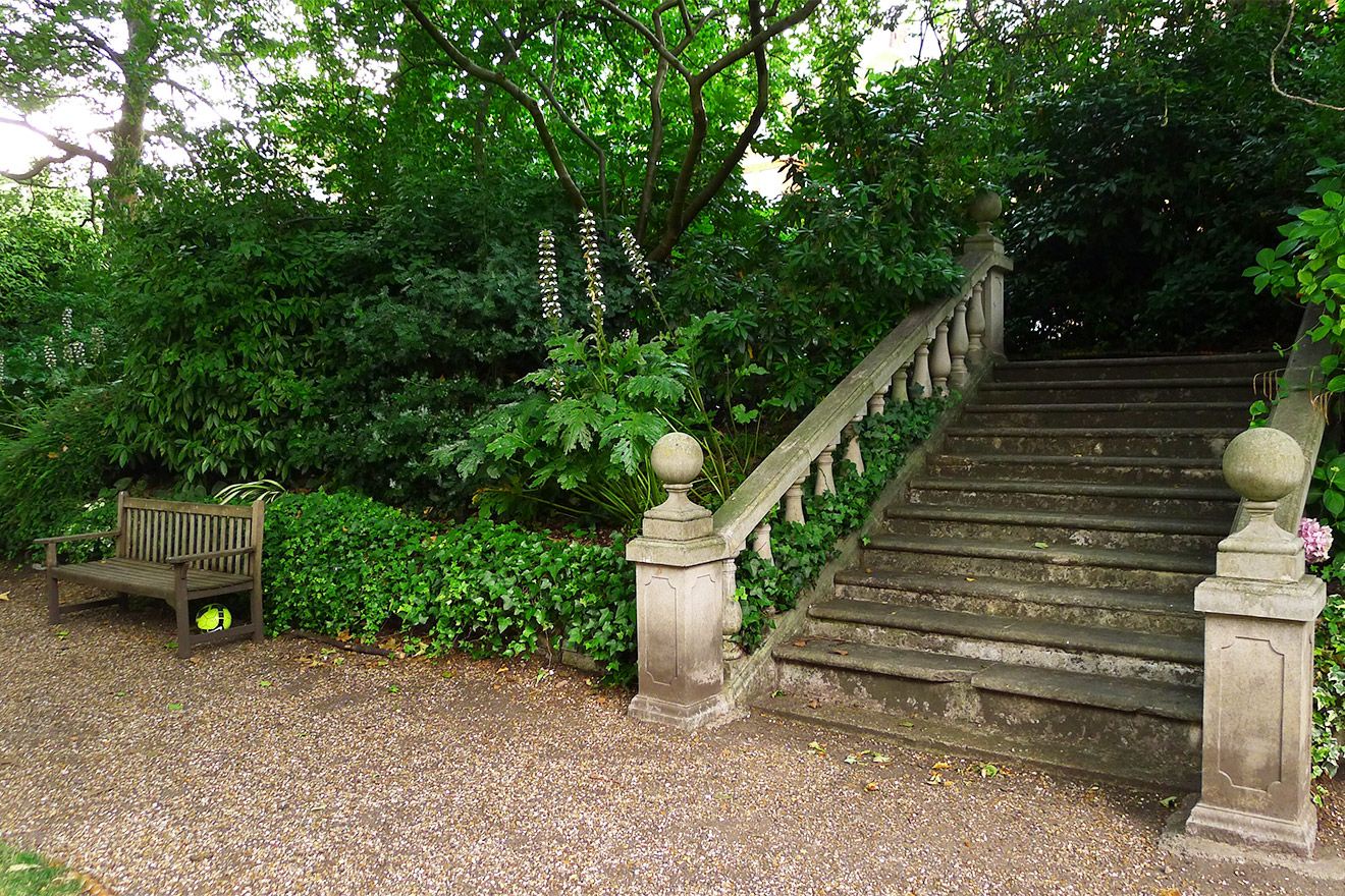 Access to a private garden square is a rare feature in London!