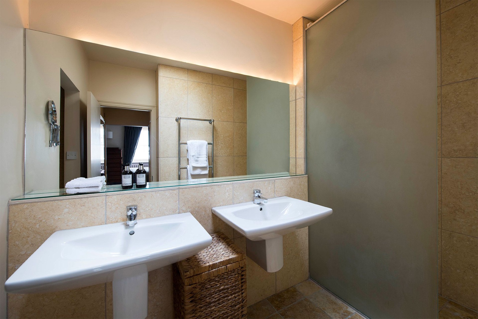 Easy mornings with double sinks