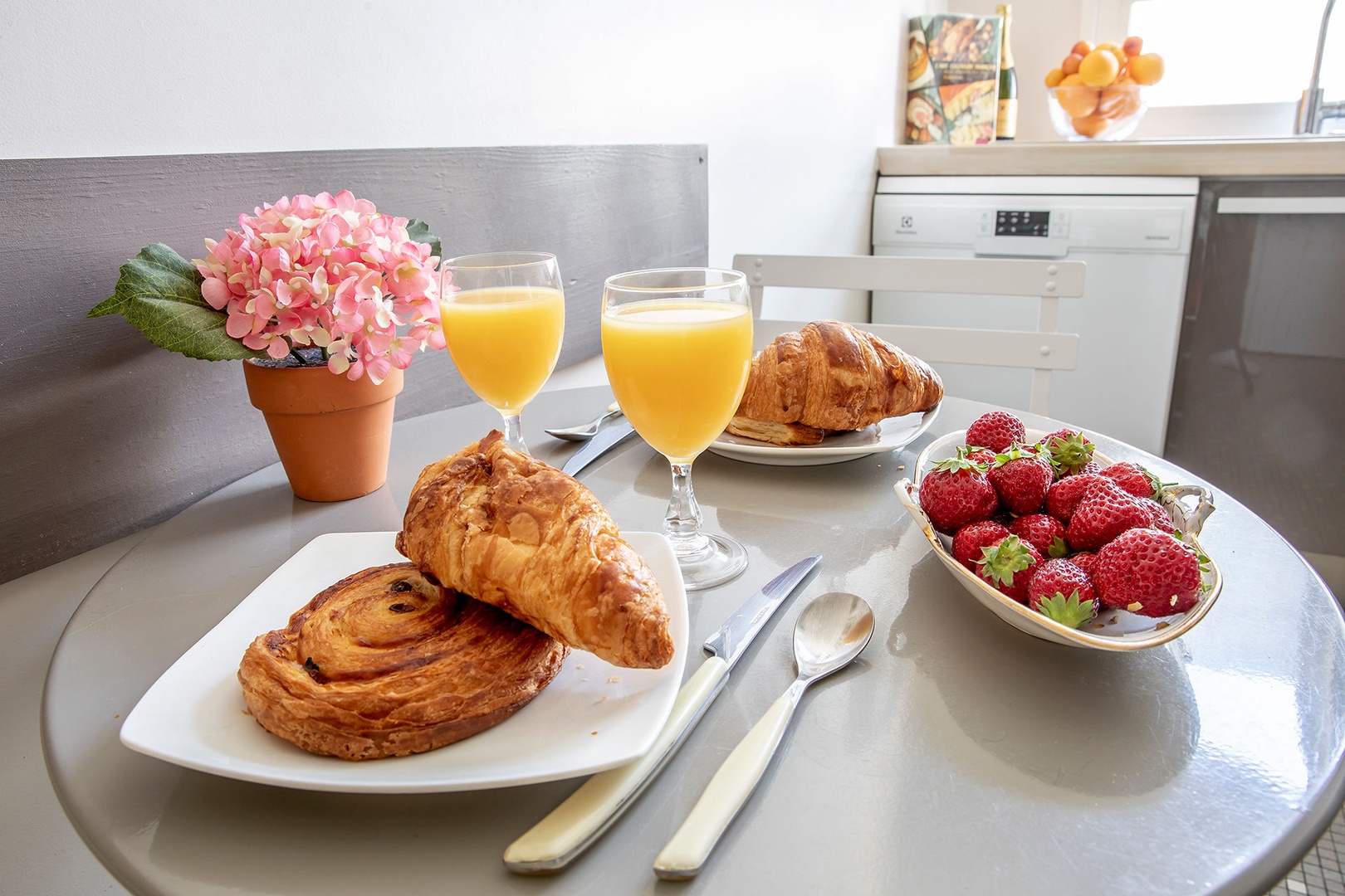 Start your day with relaxed breakfasts at home.