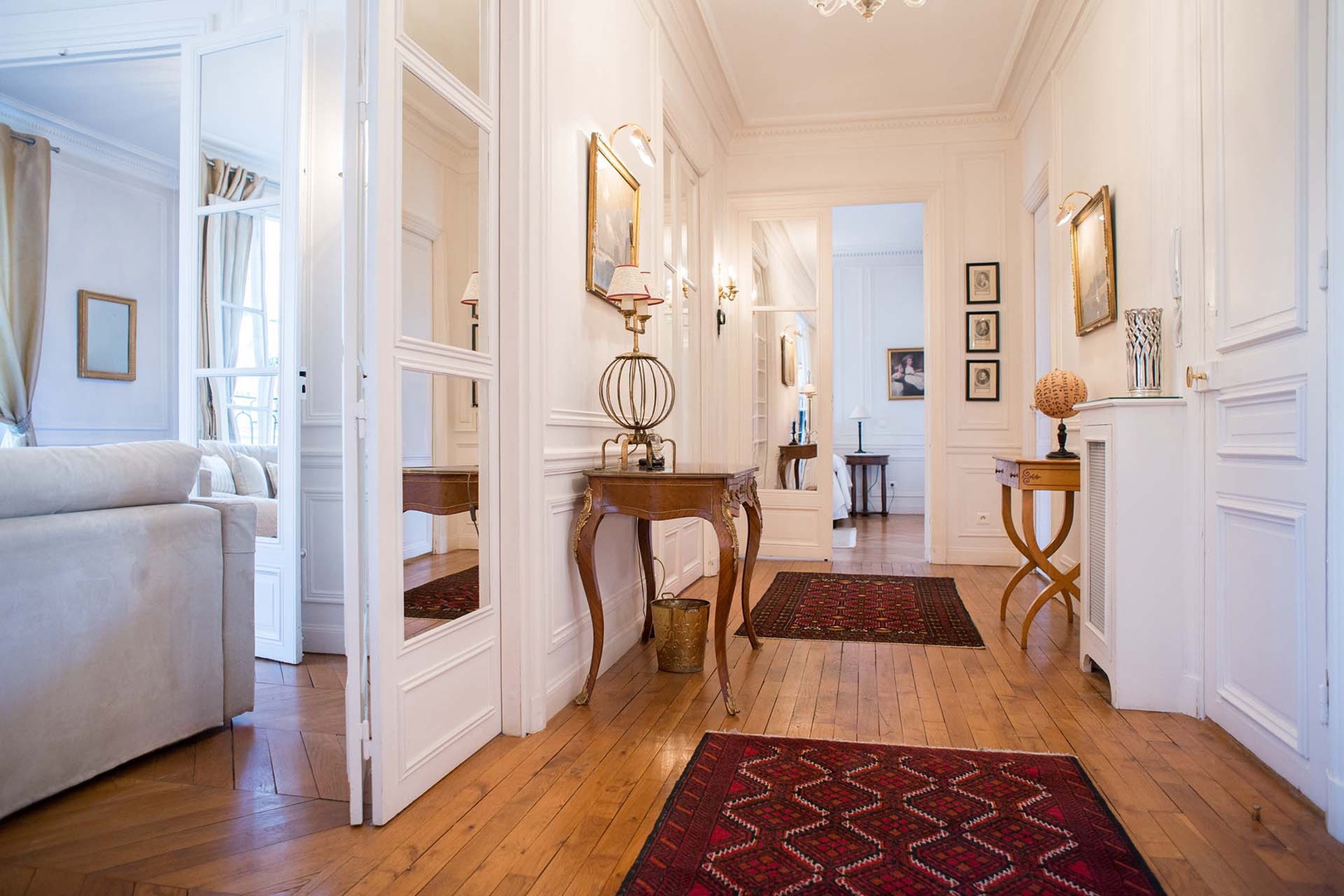Spacious entryway
