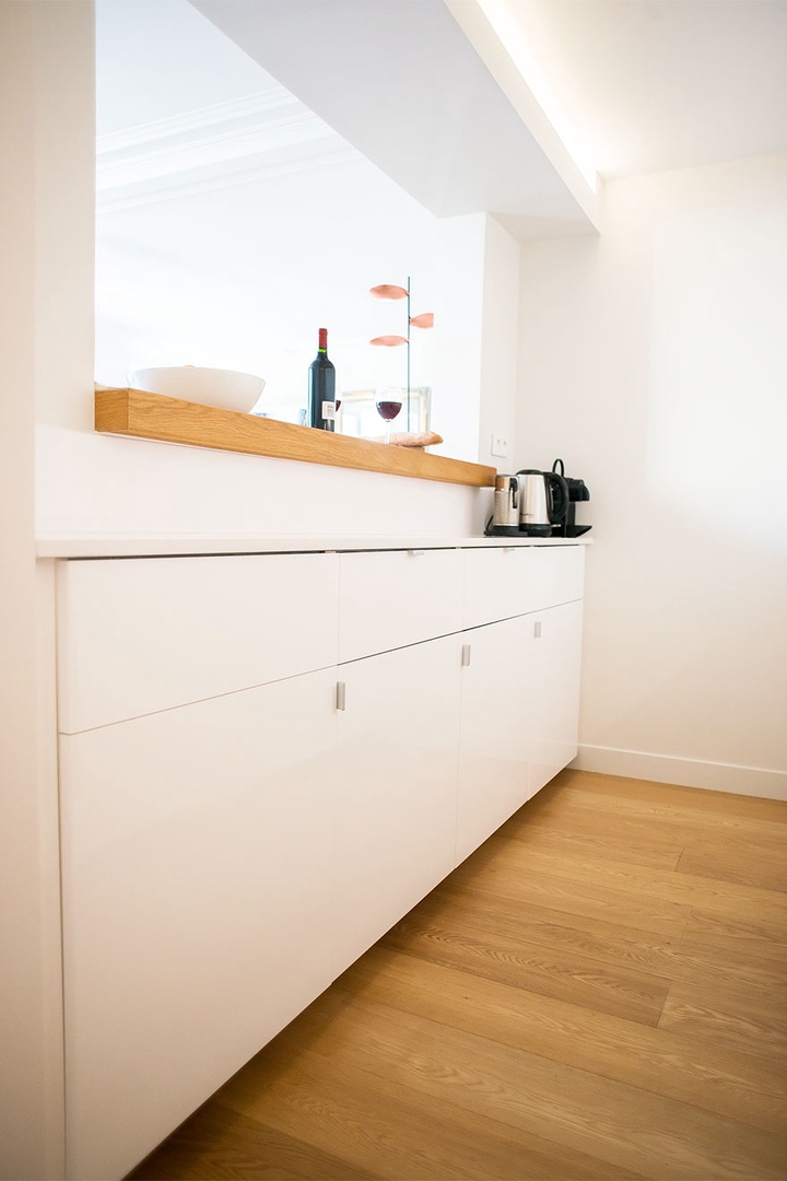 Clean modern lines in the kitchen