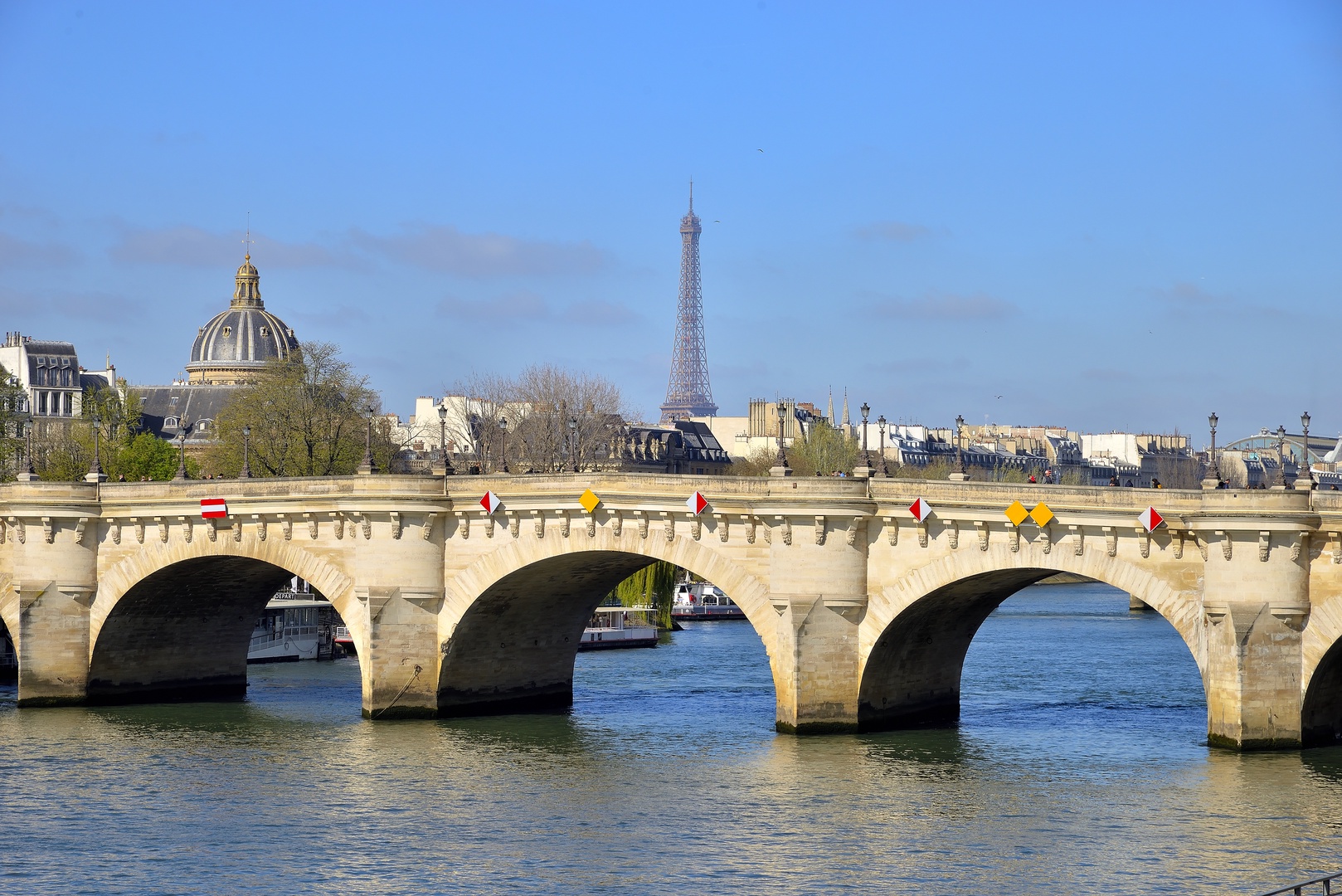 Pont Neuf connecting Île de la Cité, to the right and left banks of the city.
