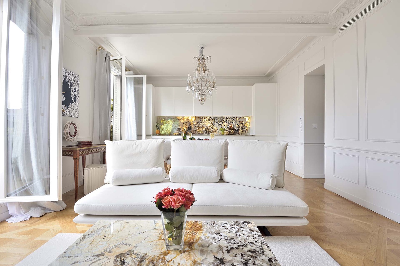 Beautiful open plan living room with kitchen and dining area.