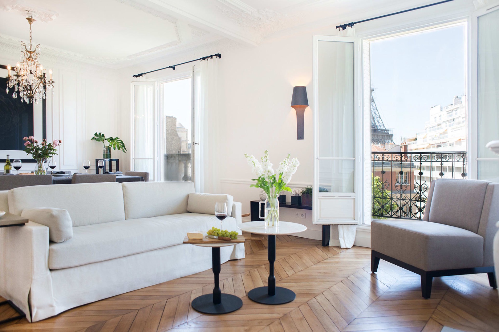 Welcome to our beautiful and sunny Marsannay rental in Paris!