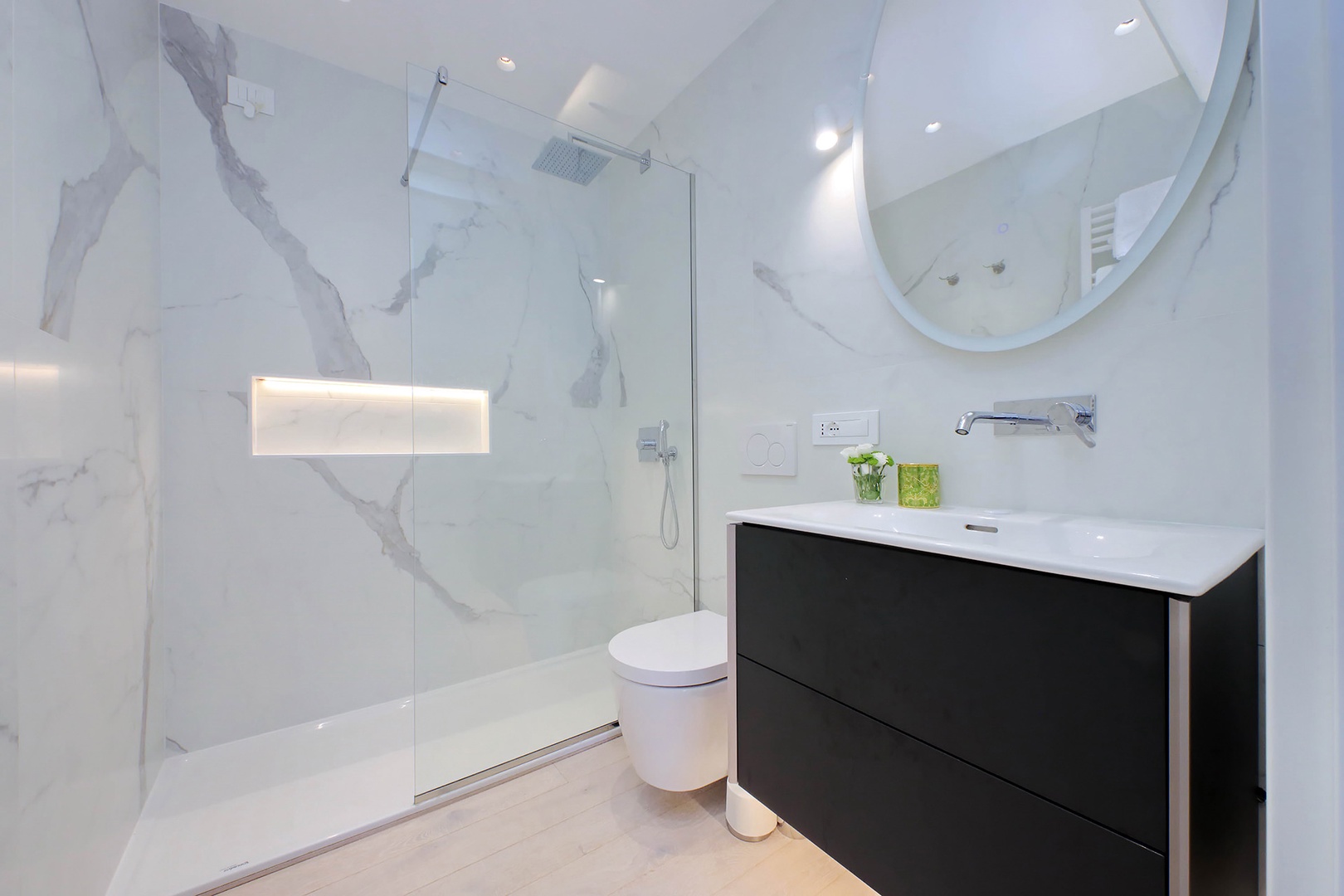 Large shower in en suite bathroom.
