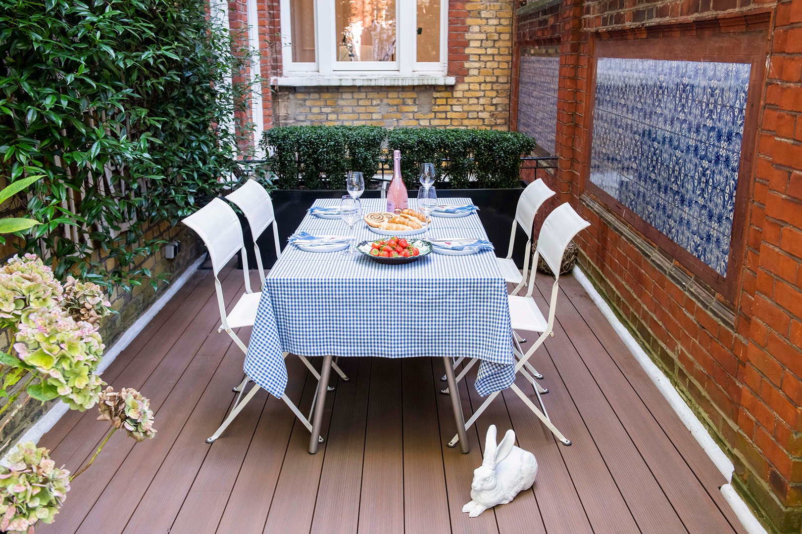 Enjoy dining outdoors on the private terrace - rare in central London!