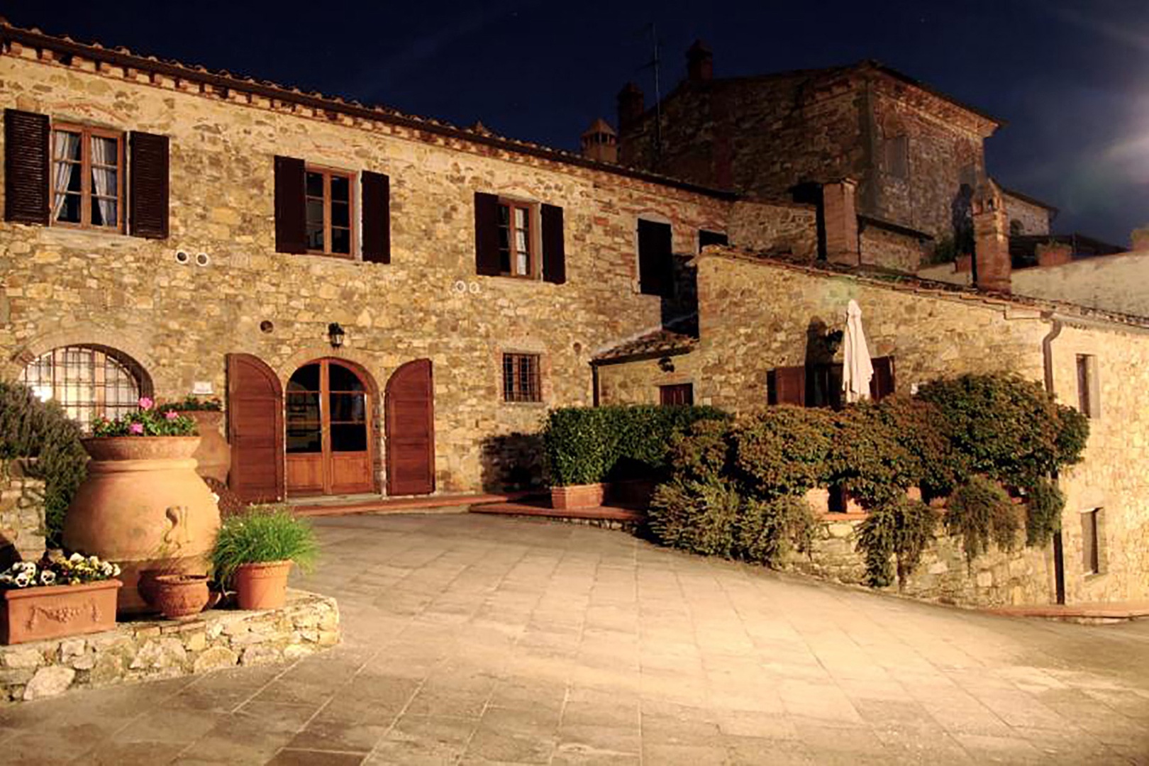 Evening view of the entrance of the Poggio apartment.