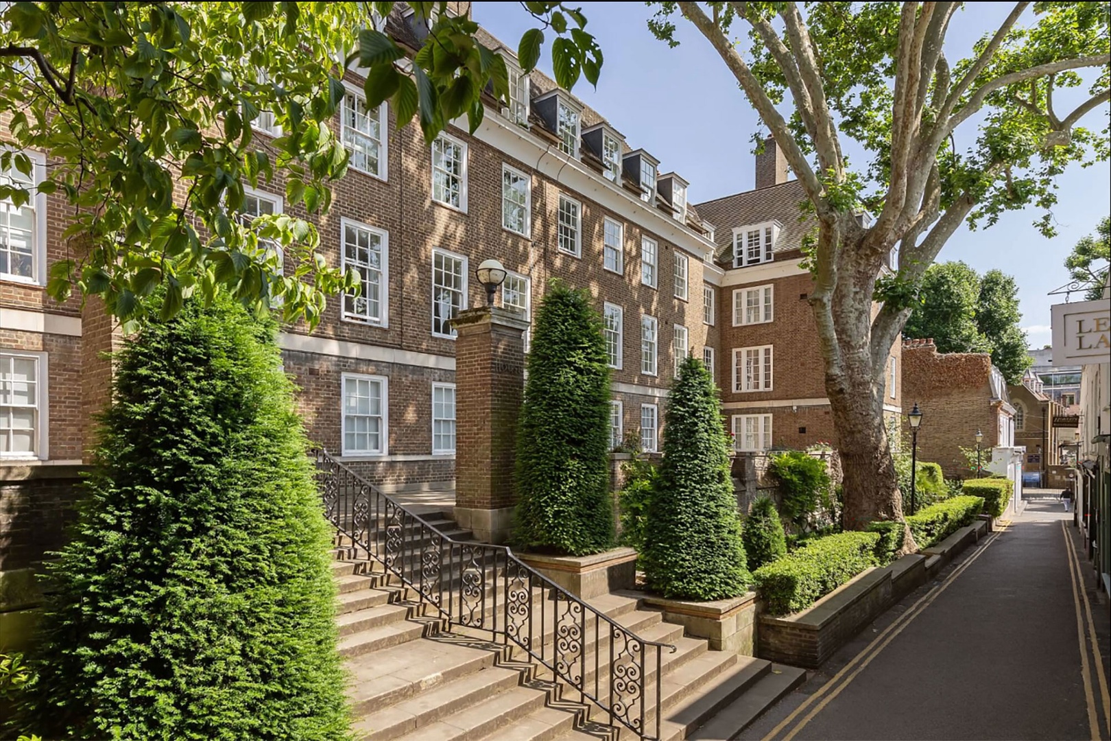 Stay in one of Kensington's top locations.