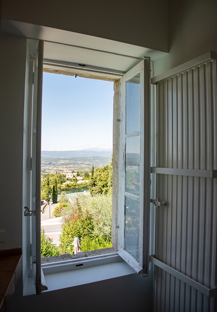 Wake up to spectacular views of Provence!