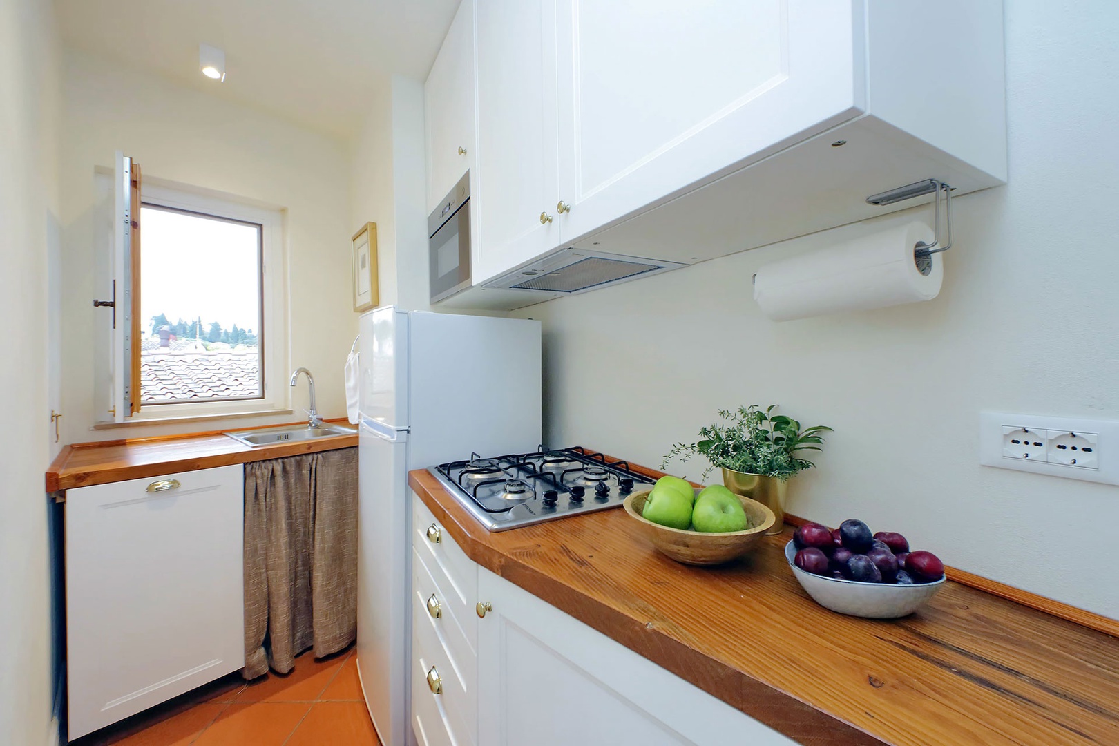 The kitchen is fully equipped for cooking at home