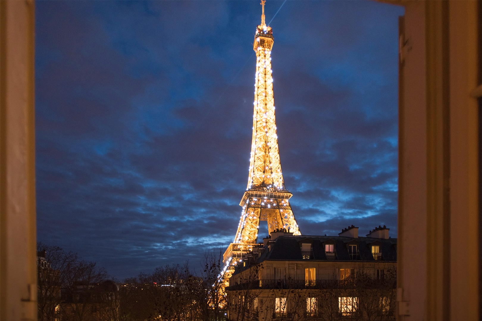 Unbelievable views of the Eiffel Tower to savor every night!