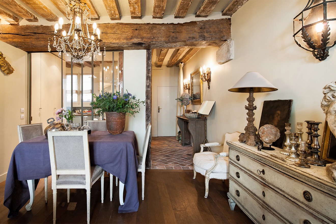 Enjoy romantic dinners in your Parisian home.