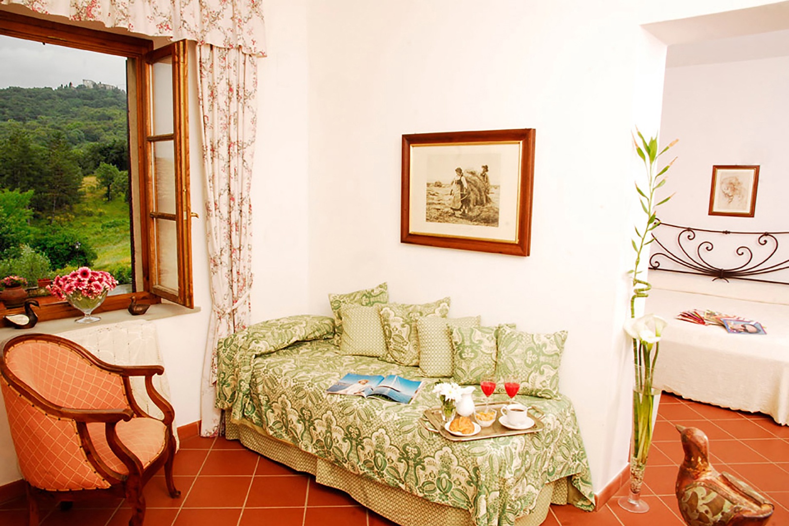 The day bed in the sitting room off of bedroom 1 is a third sleeping area.