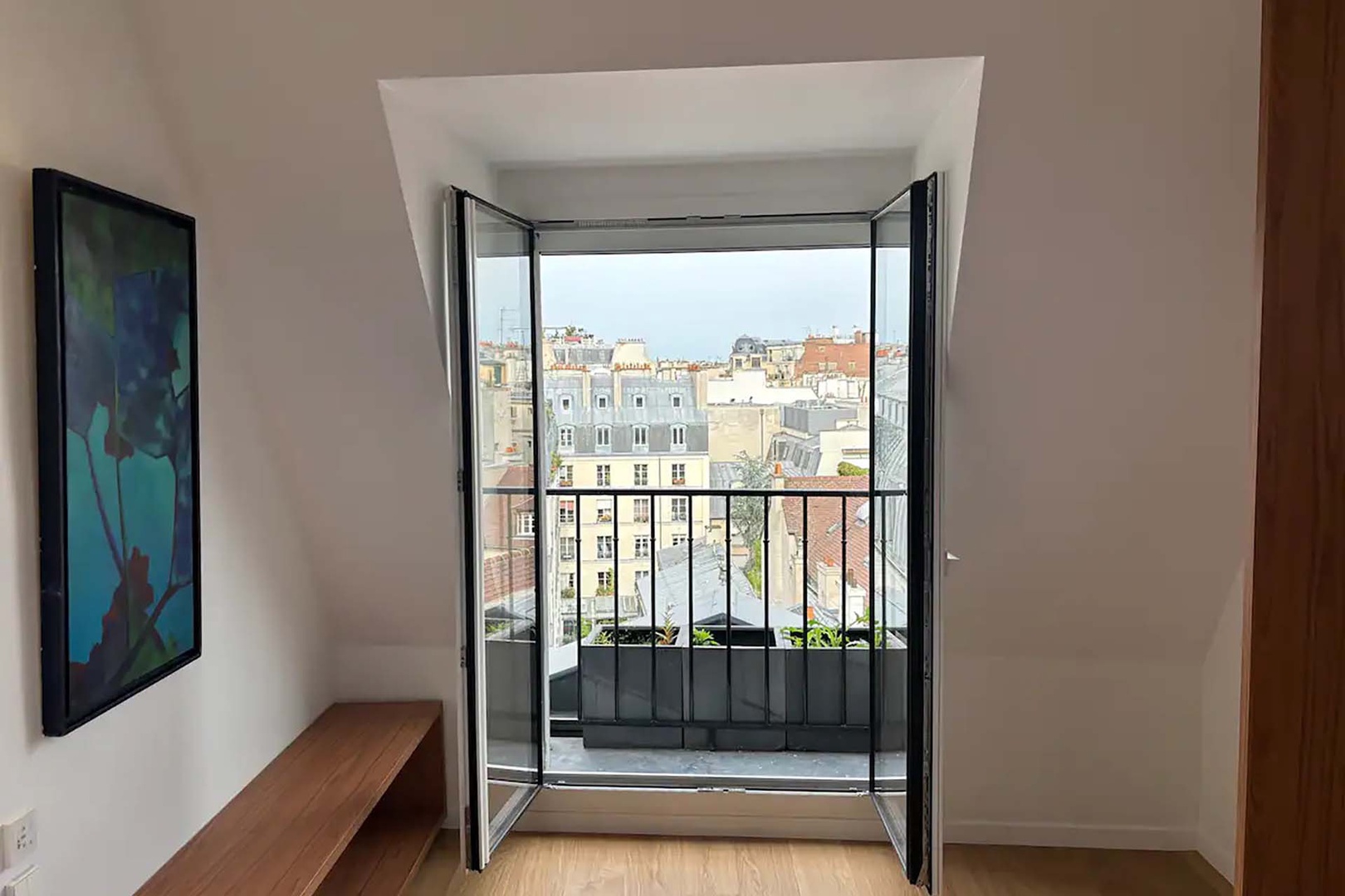 The colors of Paris become the decor!