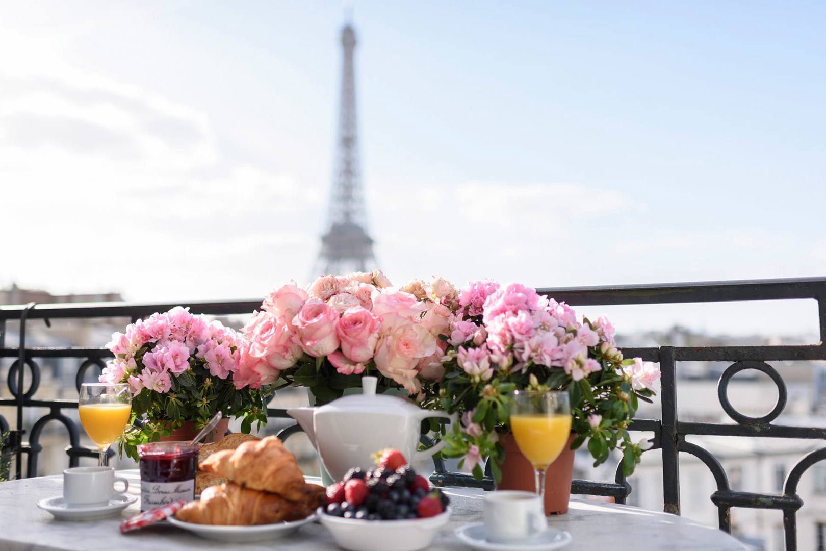 Treat yourself to al fresco breakfasts with breathtaking views!